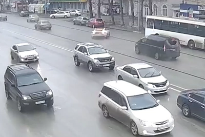 Jaguar спровоцировал ДТП с несколькими авто в Новосибирске