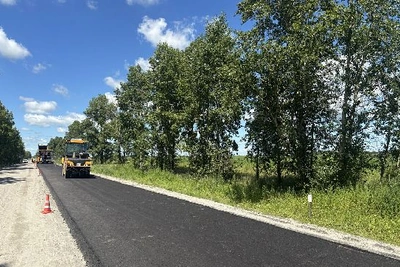 На трассе Белогорск — Серышево началась укладка асфальта