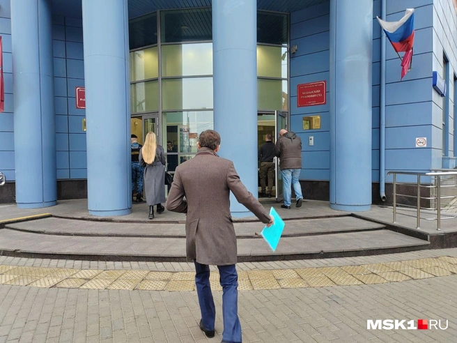 Адвокат Рубининой отмахнулся от прессы | Источник: Михаил Мечев / MSK1.RU