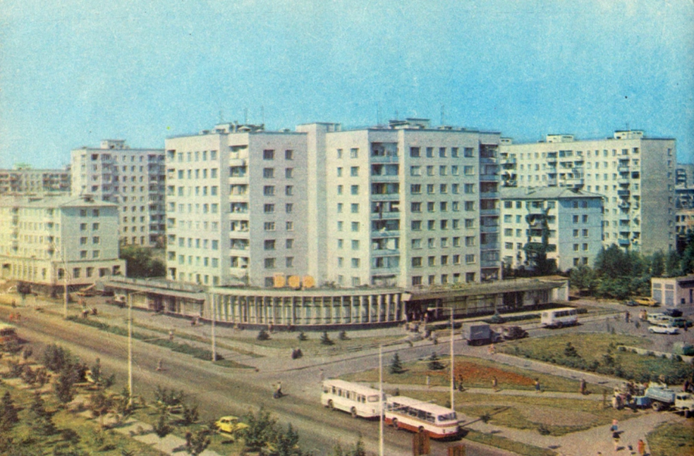Фестивальный микрорайон, вид на Атарбекова, 45  | Источник: Фото А.&nbsp;Н.&nbsp;Зотова, «Гостеприимный Краснодар», 1983 год