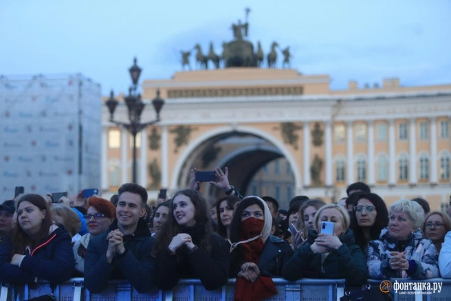 Куда пойти 29–31 мая: уличные концерты ко Дню города, праздник сирени и вечеринка в «Севкабель Порту» | Источник: Сергей Михайличенко / FONTANKA.RU