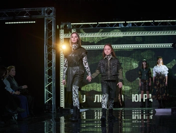 Даже вместе с мамой | Источник: Юлия Фоменко / ВКонтакте