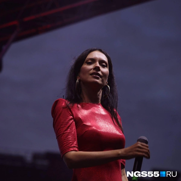 Красотка Татьяна Богачева притягивала взгляды | Источник: Кирилл Башинский / NGS55.RU