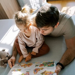 Вечер благодарности, день без телефонов и лайк от родителей: 12 семейных традиций, которые стоит начать в следующем году