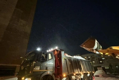 Мэр Якутска руководит масштабной уборкой снега