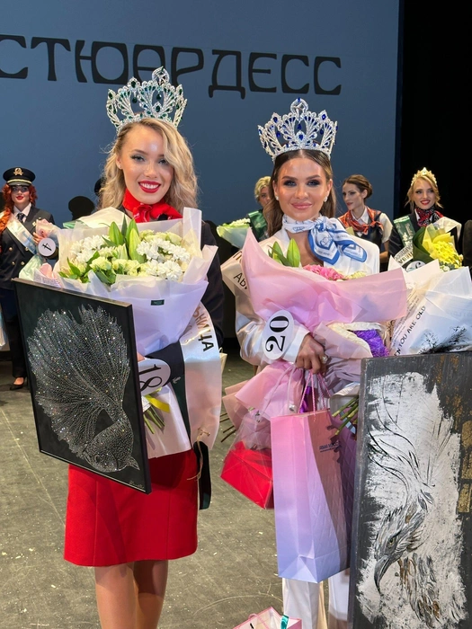 Лилия Дегтярева (слева) и Дарья Потапова | Источник: topstewardess.ru