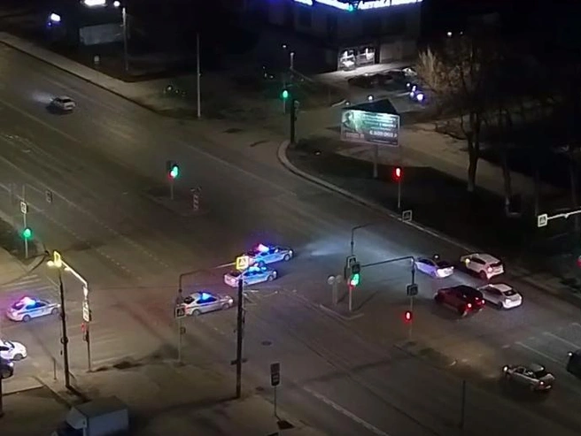 В преследовании автомобиля ВАЗ-2107 участвовали четыре патрульные машины ДПС. | Источник: читатель 74.RU