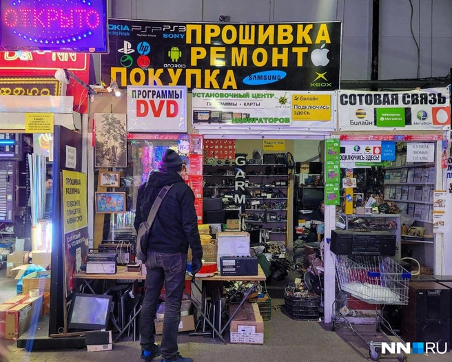 За товарами этого рынка люди съезжаются со всего города | Источник: Наталья Бурухина / NN.RU