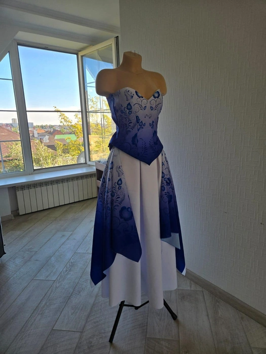 В платьях чувствуется стиль и глубина, не только в области декольте | Источник: Наталья Нигматулина