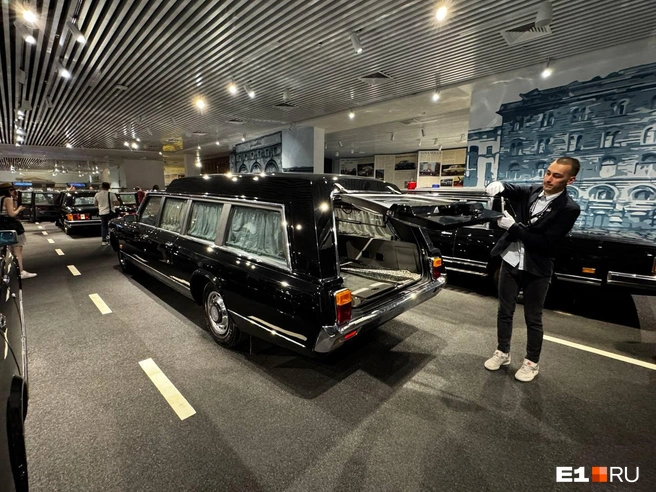 А это медицинский автомобиль | Источник: Роман Марьяненко / E1.RU