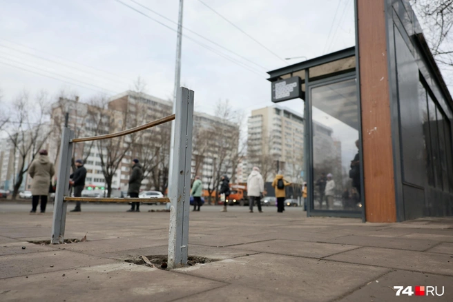 Думаете это тоже памятник? Нет, это основа будущей рекламной конструкции | Источник: Наталья Лапцевич