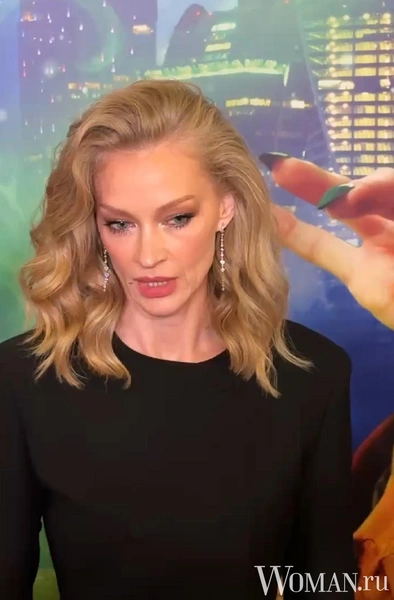 Светлана Ходченкова в черном мини и бриллиантах эффектно появилась на премьере | woman.ru