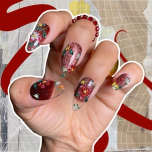 Прозрачный френч с бисером — модный и необычный маникюр на осень 2025