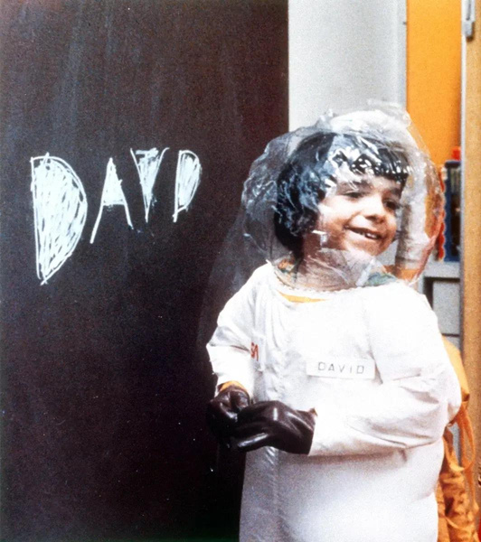 Удивительная история Дэвида Веттера — мальчика, который всю жизнь провел в пузыре