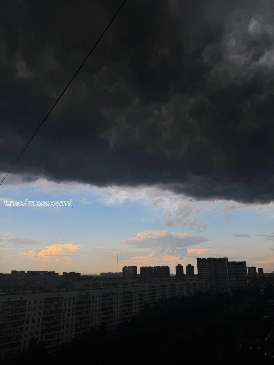 Вот такая борьба тьмы и света в Новогиреево | Источник: Моя Москва / T.me