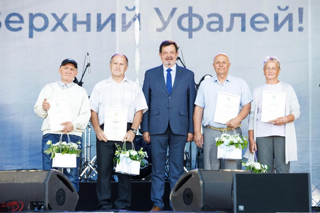 Традиция чествовать заслуженных ветеранов уфалейской металлургии в Верхнем Уфалее родилась в прошлом году  | Источник: пресс-служба администрации города