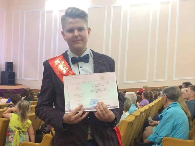 Дмитрий хорошо учился в школе, мама называла его своей гордостью  | Источник: Соцсети