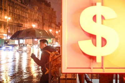 Dollar Hits Record Lows: How This Affects Russia and What Trump Has to Do With It