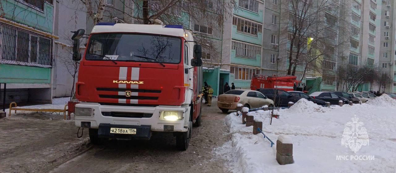 В Оренбурге на пожаре погибли отец и сын. Виной всему — непотушенный окурок