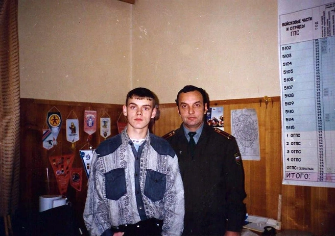 Владимир Арсюков с сыном Денисом&nbsp;— юноша станет сотрудником пожарной охраны | Источник: из архива семьи и сослуживцев Владимира Арсюкова / «Звездный бульвар»