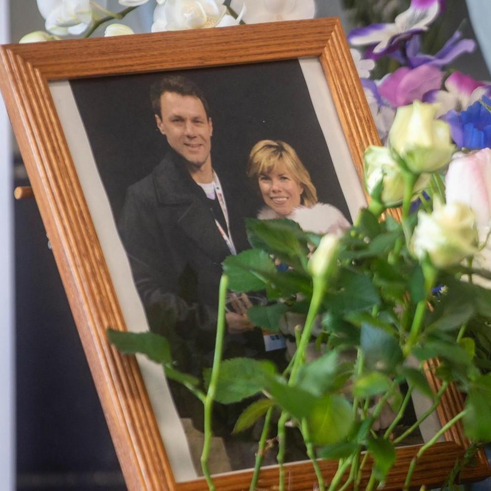 В воздухе взорвались вертолет и самолет: жуткие кадры авиакатастрофы, в которой погибли фигуристы Наумов и Шишкова