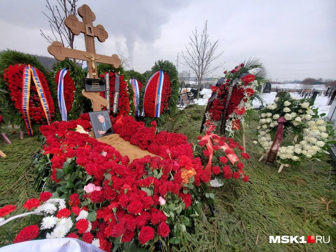 Бывшего премьера СССР Николая Рыжкова похоронили на Троекуровском кладбище в Москве