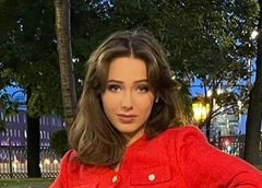 Вера Алдонина отметила 18-летие: семья, как хор, пела для именинницы песню, сочиненную мамой Юлии Началовой