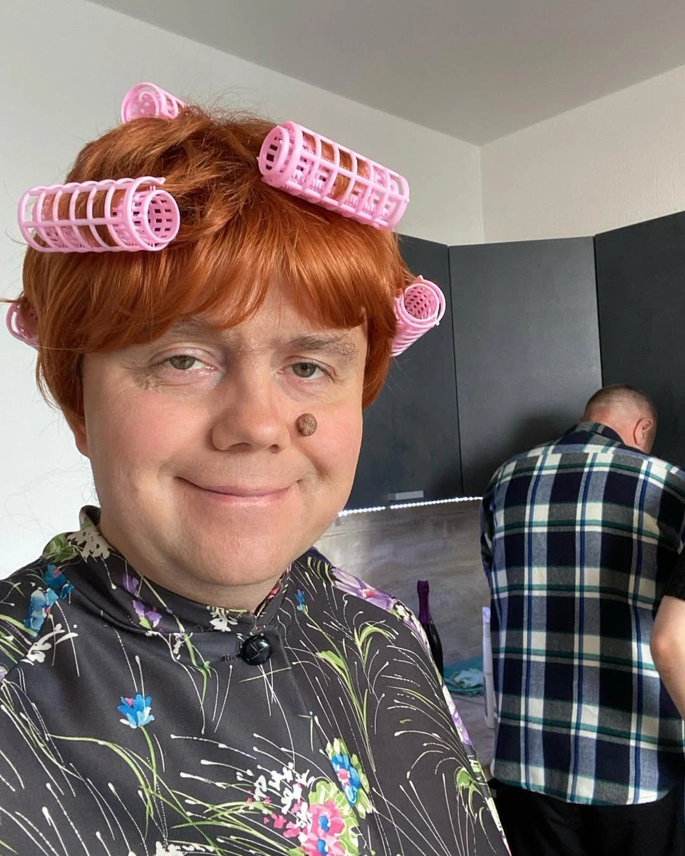 Актер также принимал участие в сериале «Мама будет против» | Источник: artempushkin / Instagram.com*