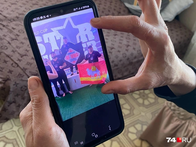 Не может поверить, что Данила больше нет  | Источник: Ольга Козлова 