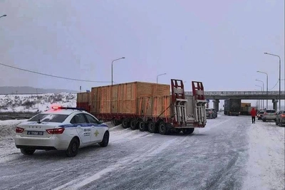 Massive traffic jam after accident blocks Chelyabinsk tract