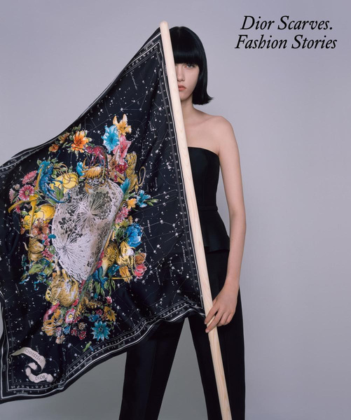 Креативный директор Dior, Мария Грация Кьюри, выпустила книгу. О чем она?