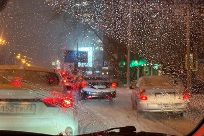 Тюмень встала в пробки: опоздания на работу неизбежны