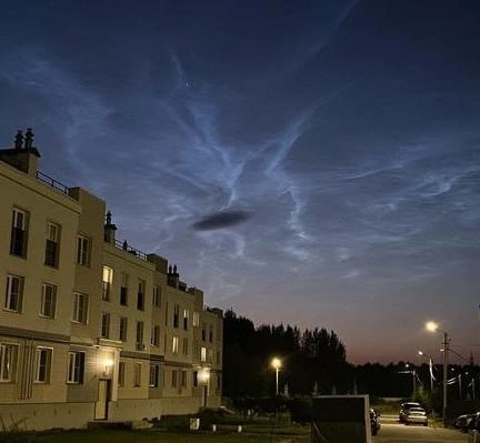НЛО на фоне серебристых облаков видели в Кирове. Рассказываем, что это было | Источник: «Любительская Метеорология в Кирове»