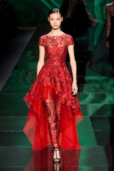 Показ осенне-зимней коллекции Monique Lhullier | Источник: imaxtree