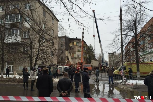 После взрыва газа в доме в Ярославле объявляли трехдневный траур | Источник: Валерия Шилова / 76.RU