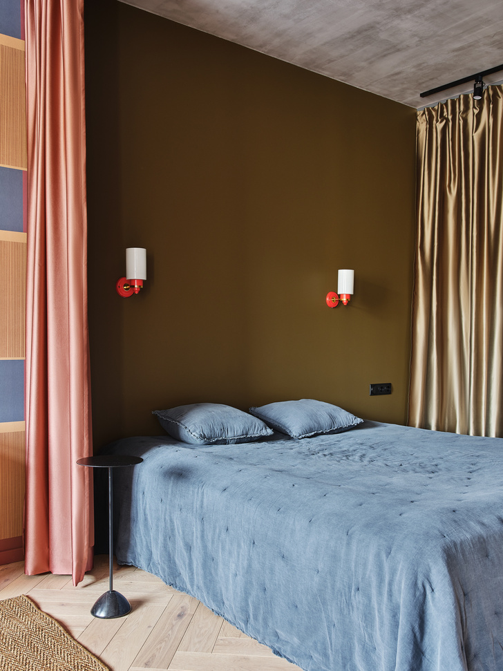 Кровать в гостиной: как обустроить спальную зону в маленькой студии