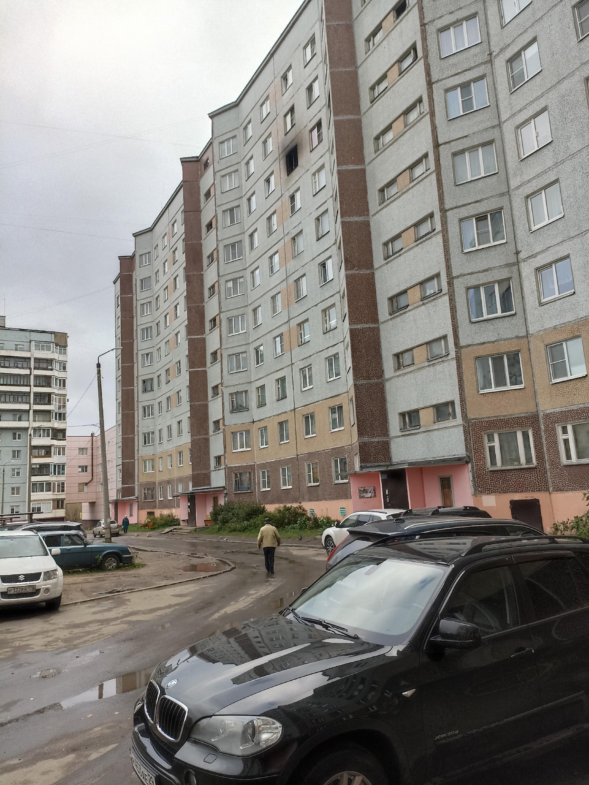 В Архангельске загорелась квартира в жилом доме