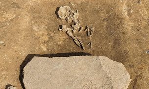 4200 лет назад покойника придавили огромным камнем: зачем соплеменники это сделали?