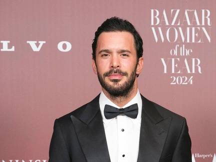 Выбрал не красавицу Эльчин Сангу, а комикессу Гюпсе Озай. «Любовь и слезы» Барыша Ардуча