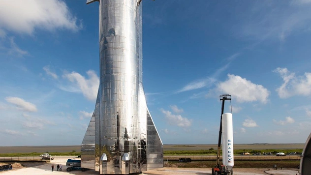SpaceX показала прототип межпланетного корабля. Маск обещает, что он полетит через пару месяцев