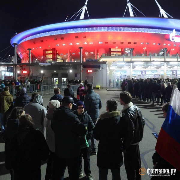 MAX не спас: сотни фанатов не успели к началу матча Россия — Перу из-за очередей у «Газпром Арены» | Источник: Сергей Михайличенко / «Фонтанка.ру»