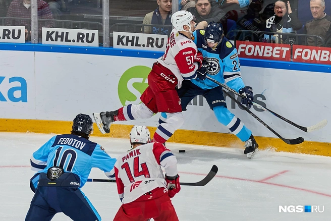 Матч проходил на площадке «Сибирь-Арены» | Источник: Александр Ощепков / NGS.RU