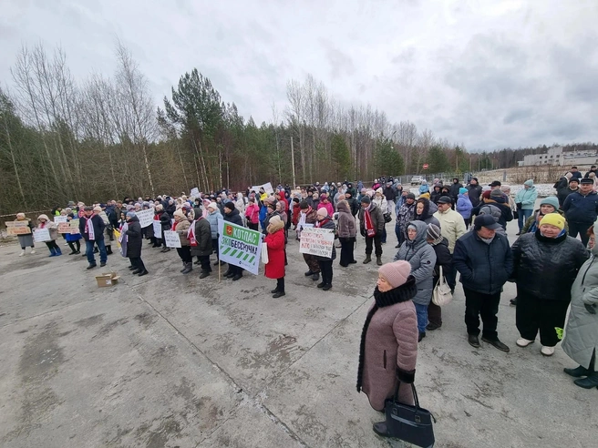 Против строительства комплекса неоднократно выступали местные жители | Источник: Коряжма 24 | Главные новости / vk.com