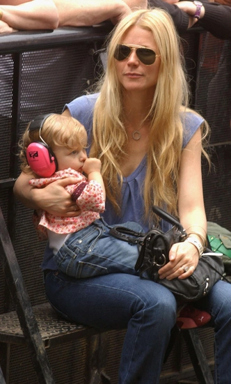 Дочь Гвинет Пэлтроу&nbsp;&mdash; новая it‑girl: как Эппл Мартин превратила мамин архив в свой модный капитал