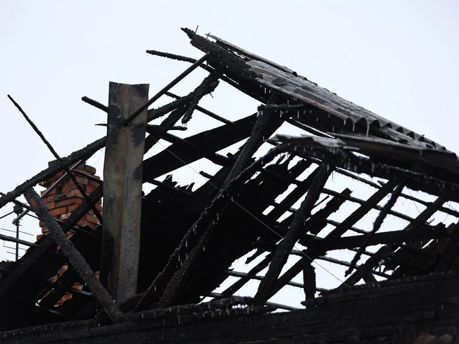 Крыша дома обрушилась | Источник: Александр Ощепков / NGS.RU