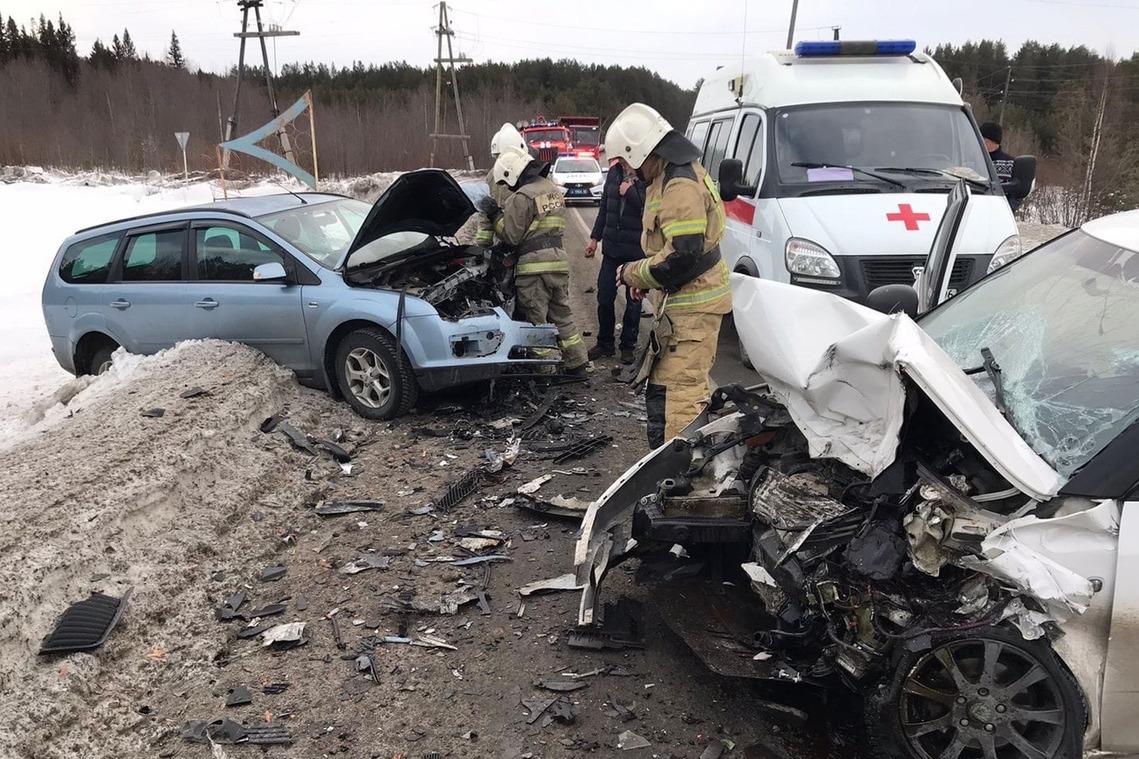 В лобовом ДТП на уральской трассе пострадали три человека 19 марта 2022 -  21 марта 2022 - Е1.ру