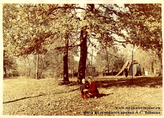 Детская площадка в роще, 1966 год  | Источник: Myekaterinodar.ru, фото из личного архива Александра Зайцева 