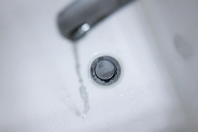 Холодную воду отключат в Большой Ижоре и Лебяжье