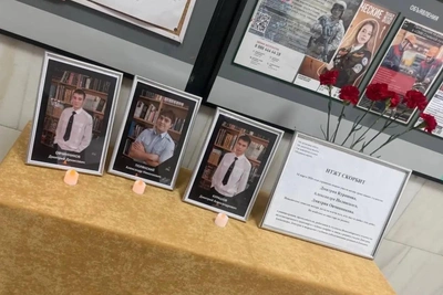 Families of crash victims await trial of driver
