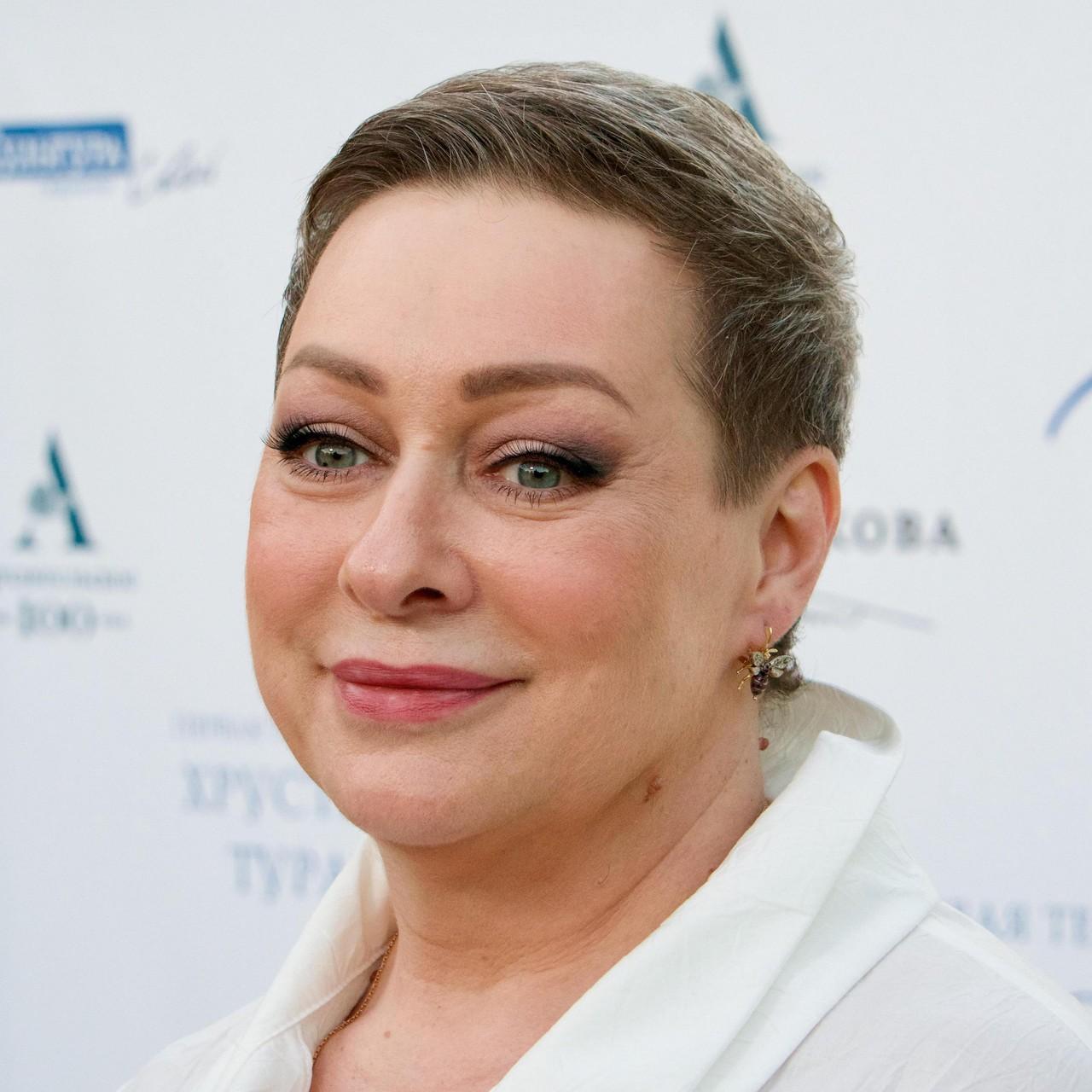 «Завтра мы вылетаем в Питер»: что известно о состоянии здоровья Марии Ароновой после новостей о мучительных приступах икоты?